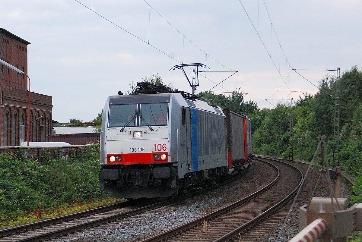 Kurz vorm Bü Kölner Straße in Jüchen fuhr mir die 186 106 vor die Linse am Dienstag den 16.6.2015