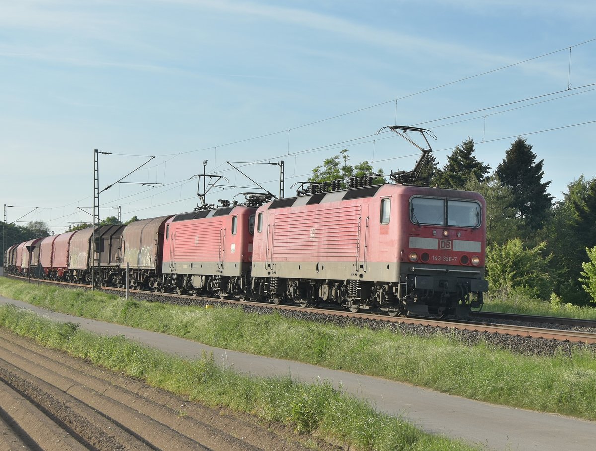 Kurze Zeit nach dem die beiden Loks 143 236-7 und 143 308-5 LZ in Richtung Osterath gefahren waren, kamen sie mit einem Güterzug aus dieser Richtung gen Neuss Weißenberg gefahren. 17.5.2017