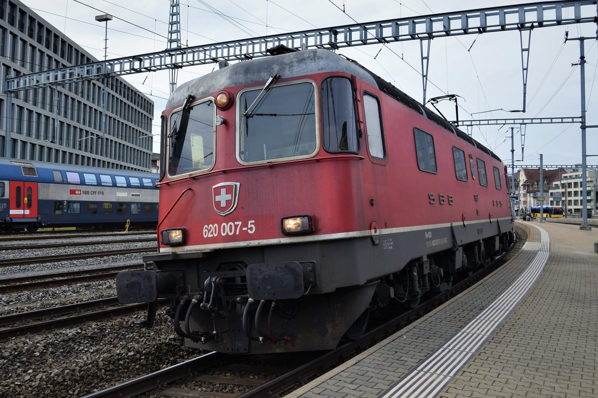 Kurze Zeit später nach Ablieferung des Aushubzuges in Wildegg kehrt die Re 620 007-5  Wattwil  als Lokzug am 17.03.2018 nach Brugg zurück, um Richtung Baden weiterzufahren.