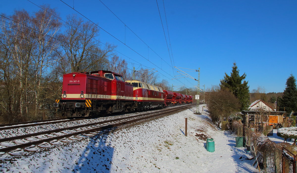Kurzer Winter an der Bahnstrecke mit Press 202 347 und 118 757 an der Einfahrt in Plauen am 30.03.2020 auf dem Weg zur Baustelle nach Mehltheuer. Beladen hatte der Zug natürlich Schotter. 