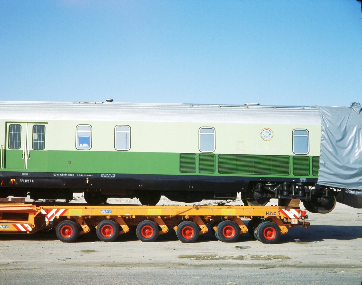 Kuwait 1982 Schnellzugwagen dt. Bauart im Transit für Irakische Staatsbahn [3]
