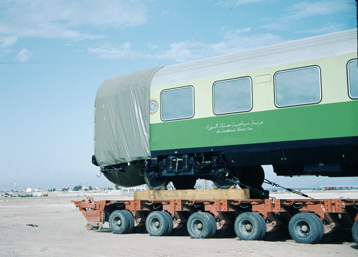 Kuwait 1982 Schnellzugwagen dt. Bauart im Transit für Irakische Staatsbahn [8]