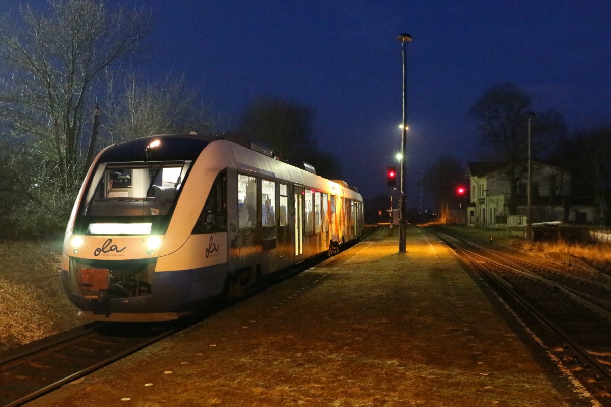 Kuzer halt in Dodendorf an der Strecke Magdeburg-Halberstadt für den VT 706 der OLA am 10.03.2015