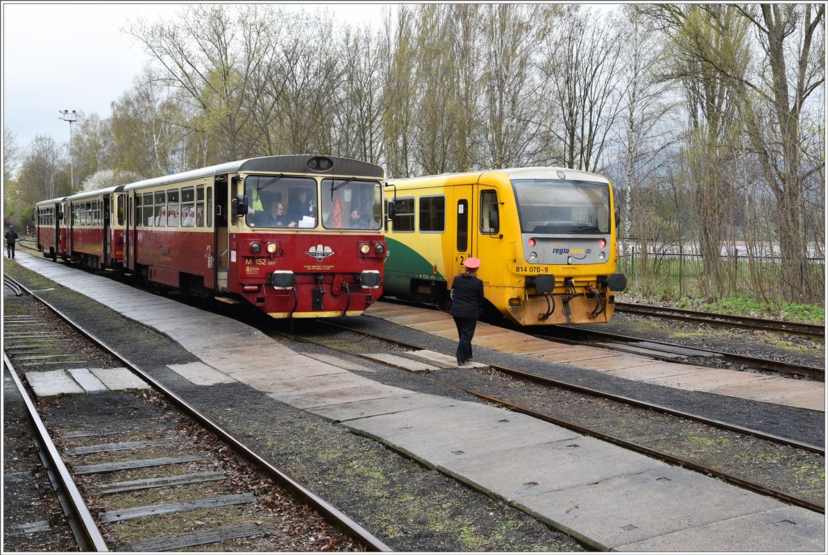 KZC Extrazug rund ums Riesengebirge in Úštěk. 810 535-5 29420-9 Baafx 810 517-3 und Gegenzug mit 814 070-8. (07.04.2017)
