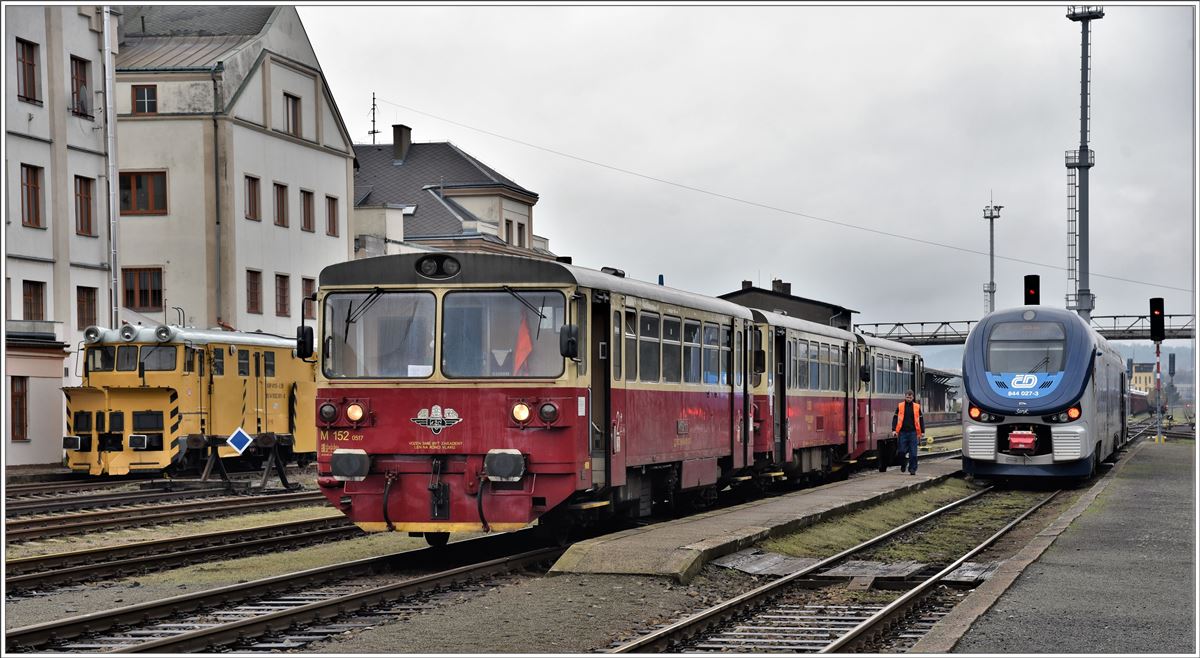 KZC Extrazug rund ums Riesengebirge in Liberec. 810 535-5 29420-9 Baafx 810 517-3 sowie 844 029-9 und der Klimaschneepflug. (08.04.2017)