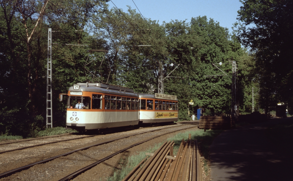 L-Wagen 234 im August 1993 auf Linie 21 nach Schwanheim nahe der Haltestelle Kiesschneise.