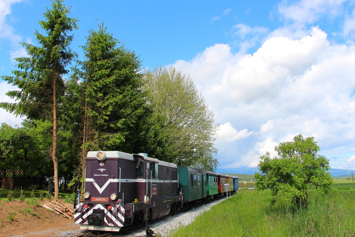 L45H070 ist endlich auf Kurs. Nach einigen Startschwierigkeiten wird das Rumänische Dieseltriebfahrzeug nun ab und an vor dem  Flascherlzug  bewundert werden können. Kraubath am 10.Mai 2014