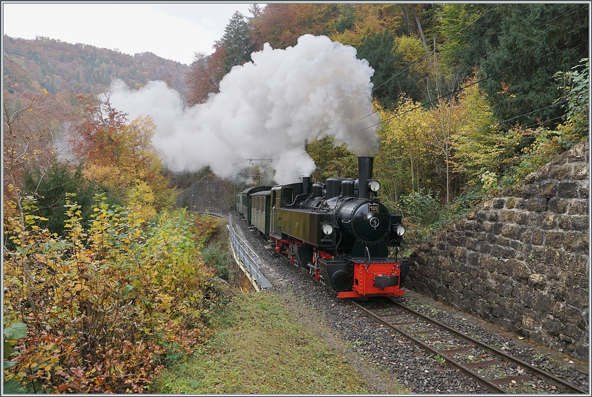 La DER 2021 du Blonay-Chamby - Die Blonay-Chamby G 2x 2/2 105 ist ihrem Zug aus grünen Wagen in der Baye de Clarnes Schlucht unterwegs und wird in Kürze Cornaux erreichen. Bei dem eher kühlen Wetter gab es herrliche Rauchfahnen.

30. Oktober 2021