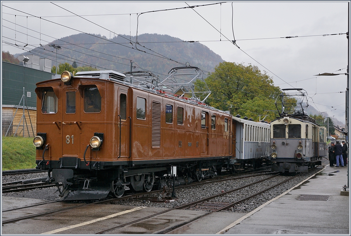 La Dernière du Blonay - Chamby - das 50. Jahre Jubiläum beschliesst die Blonay Chamby Bahn mit einer Abschlussvorstellung: Zu meiner Überraschung stand trotz Regen der LLB ABFe 4/4 10, wenn auch ohne Güterlast, in Blonay. Doch das Bild beherrscht die faszinierende Bernina Bahn Ge 4/4 81.

26. Okt. 2018