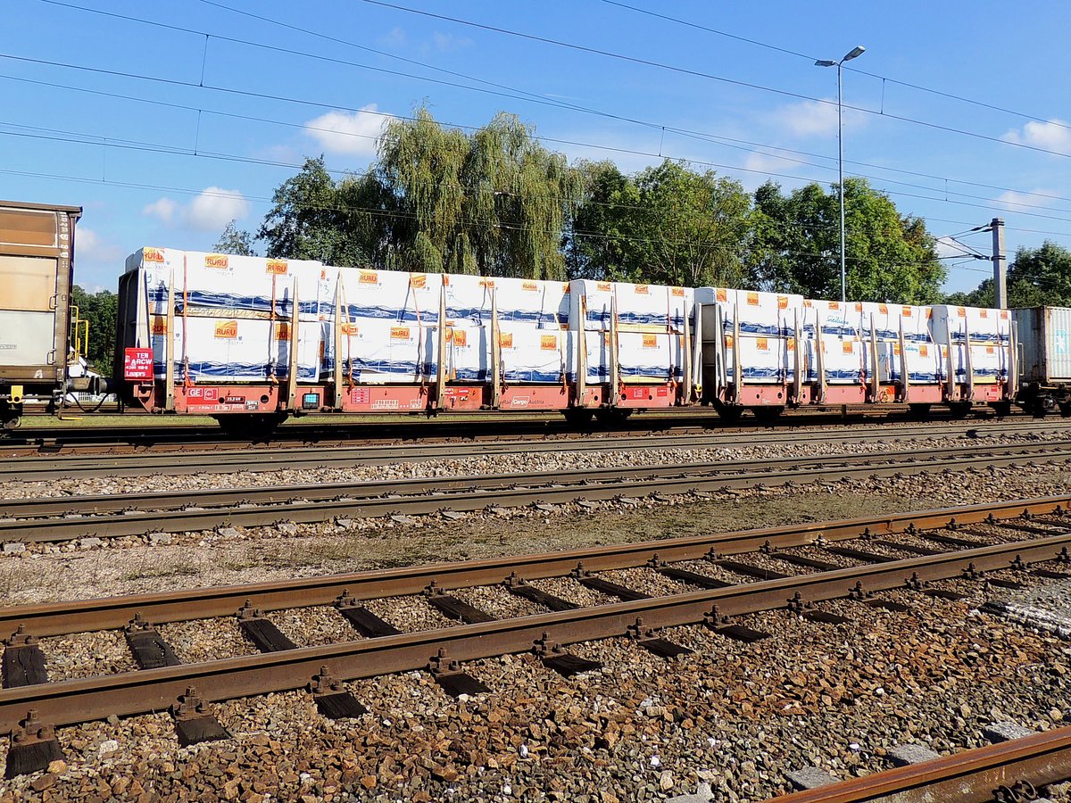 Laaprs 21 81 4395 158-8; beladen mit Schnittholz, eingereiht in einem GZ, Bhf. Timelkam; 160922