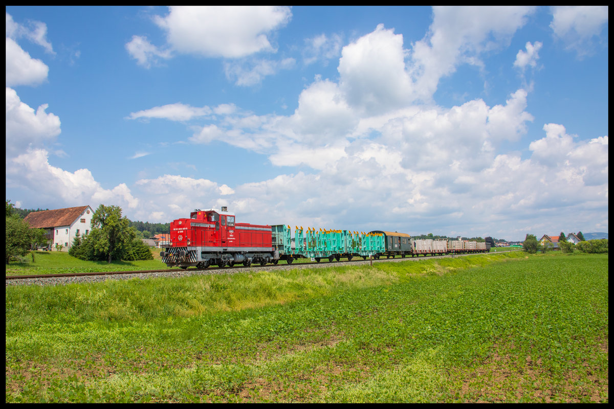 Ländliches Idyll mit DH 1500.1 an diesem sonnigen 24.06.2019 bei Pölfing Brunn. 