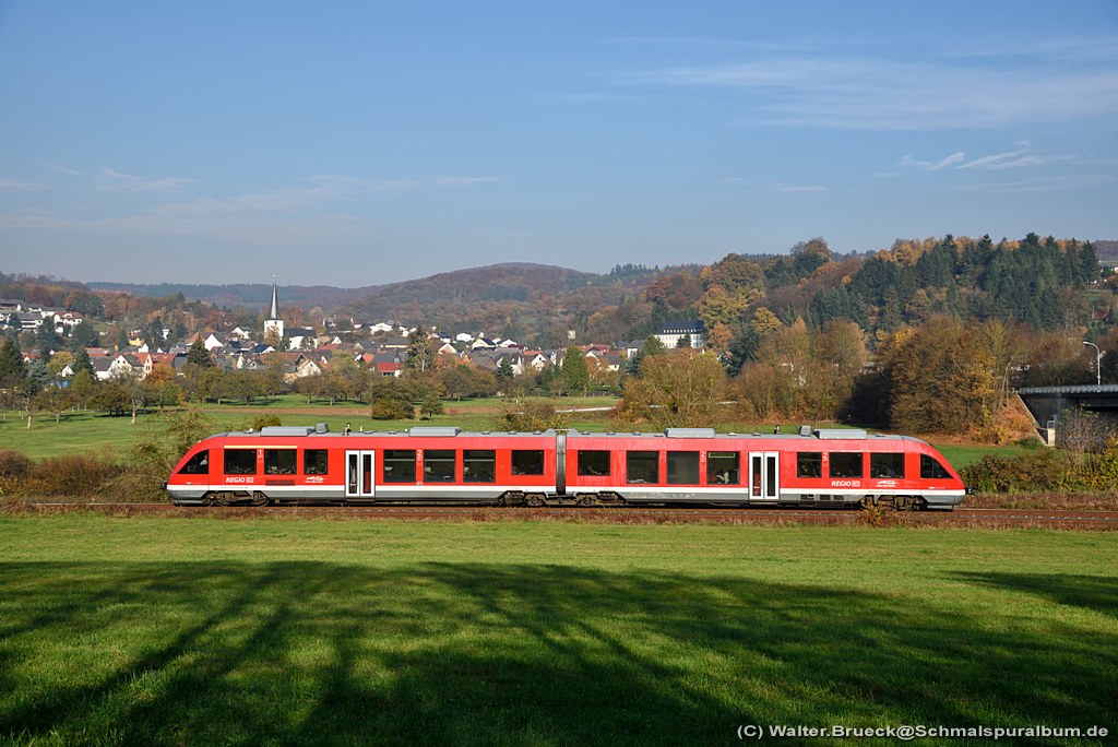 Lahntalbahn Herbst am 05.11.2015, hier der RE 648 202 bei Leun
