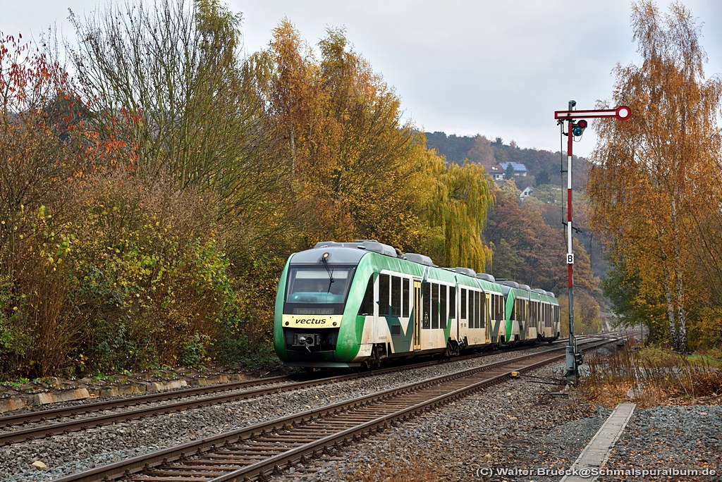 Lahntalbahn Herbst am 06.11.2015, hier der Vectus VT 253 und VT 258 in Stockhausen.
