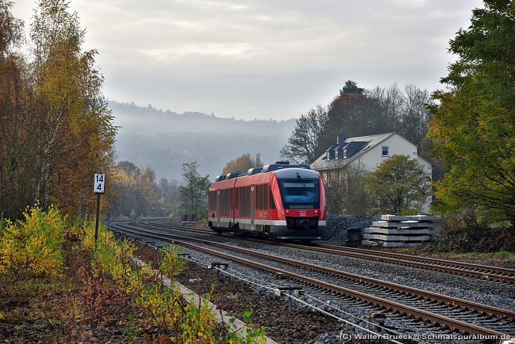 Lahntalbahn Herbst am 06.11.2015, hier der RE 648 202 in Stockhausen.
