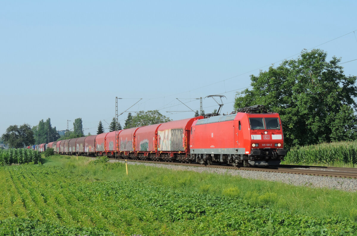 Lahr/Schwarzwald - 23. Juli 2021 : 185 130 mit einem Mischer in Richtung Norden.