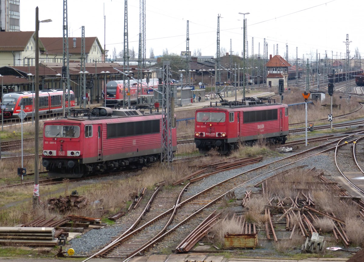 Langsam und gemächlich tastet sich 155 122-5 an die schon stehende 155 089-6 ran. Nordhausen 22.03.2014