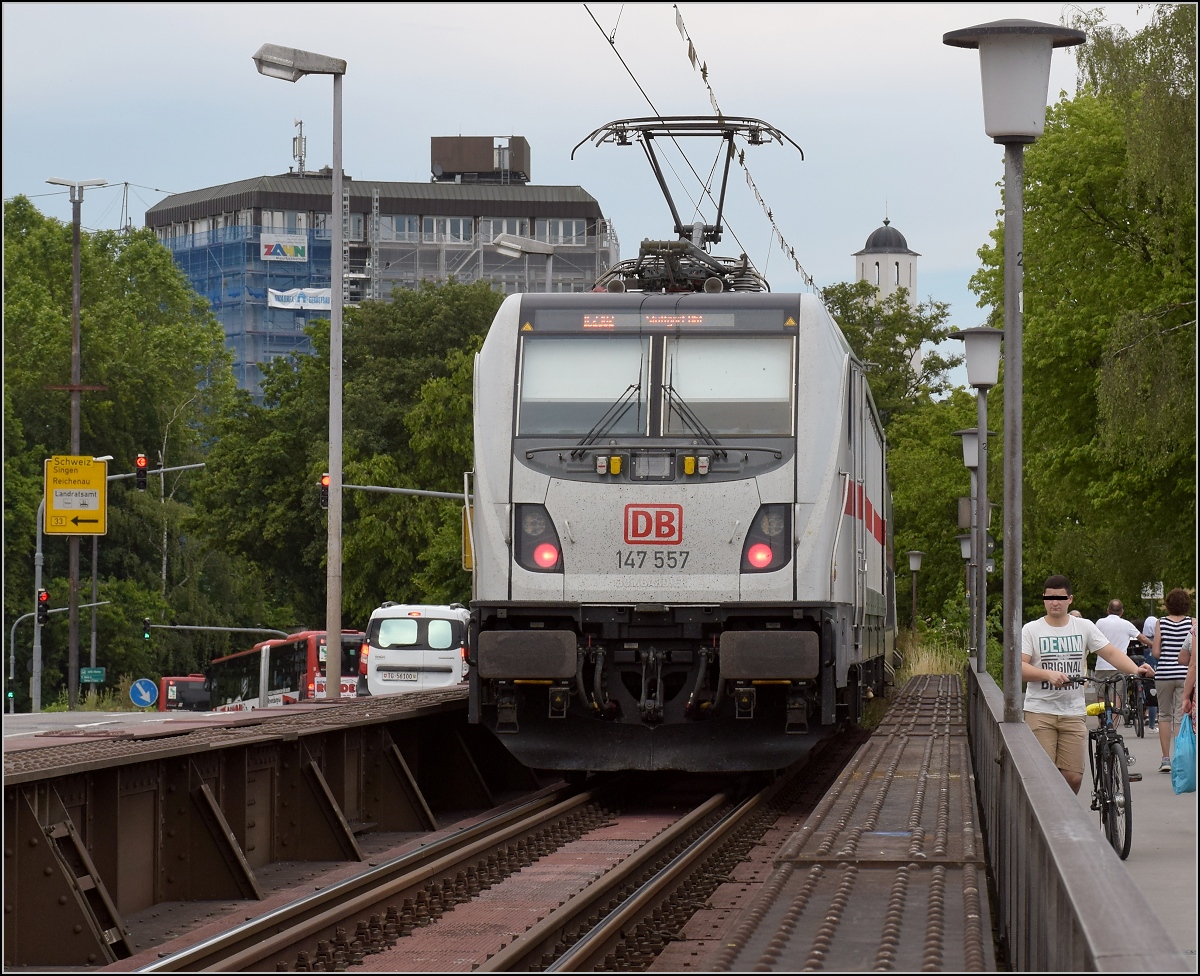 Langsam wird es ernst(er). 147 557 mit ihrem IC2 CH war im Regelbetrieb fast schon in der Schweiz. Konstanz, Juni 2019.