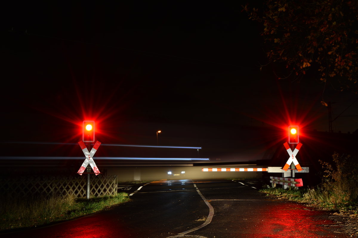 Langzeitaufnahme eines Güterzuges in Gubberath.

Gubberath 19.11.2016