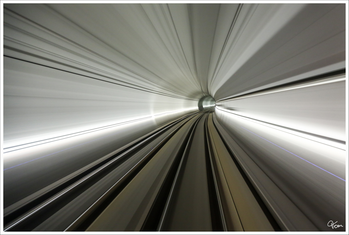 Langzeitbelichtung in einem Tunnel der Pontebbana.
(kein Führerstandsfoto)
22.3.2014