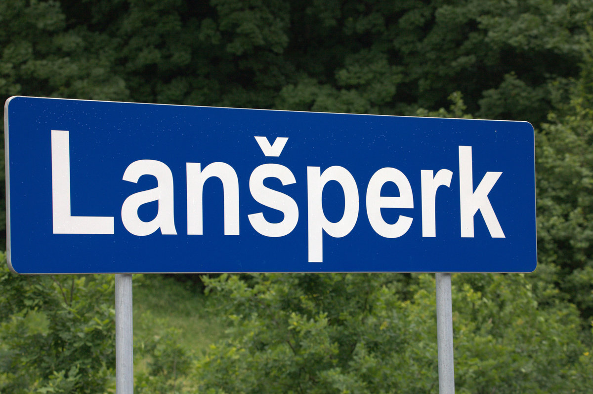 Lansperk, im Tal der Ticha Orlice, Ausgangspunkt für Wanderungen. Der Haltepunkt ist modernisiert. 10.06.2017  09:58 Uhr.