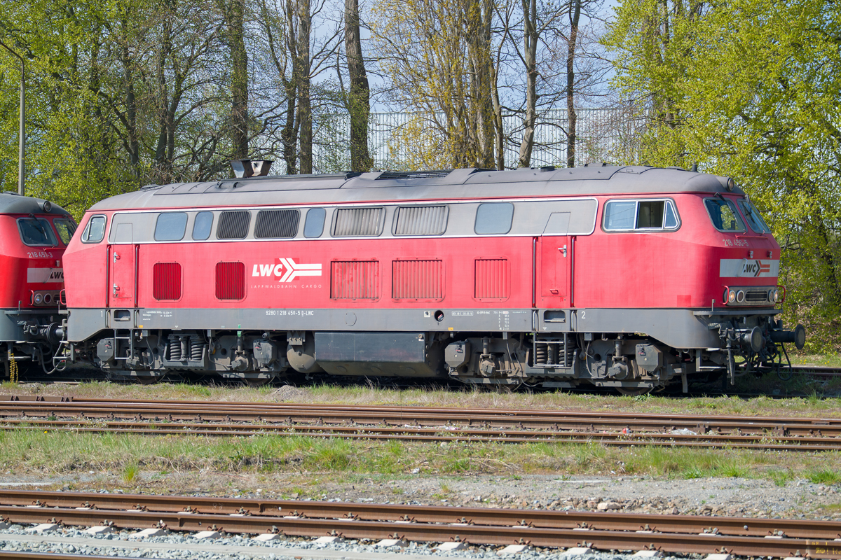 Lappwaldbahn Cargo GmbH Lok’s der BR 218 auf dem Bahnhof in Bergen auf Rügen. Leider war die zweite Lok durch Ea-Wagen teilweise verdeckt. - 25.04.2019
