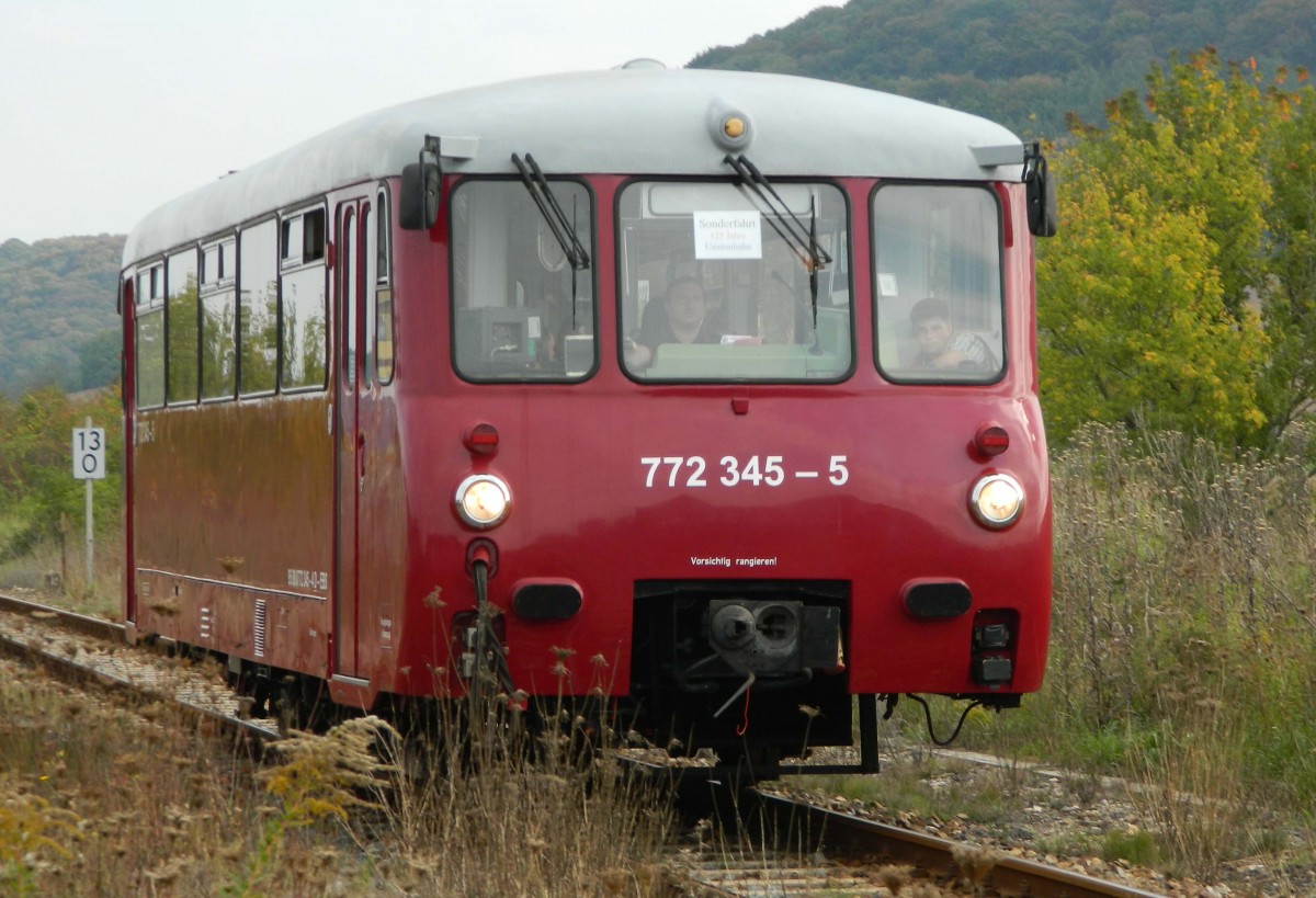 Laucha/Unstrut: 100 Jahre Finnebahn (Bahnstrecke Laucha–Kölleda) am 05.10.2014 - der Schienenbus 772 345 (Erfurter Bahnservice GmbH) bedient den Pendelverkehr zwischen Laucha/Unstrut und Naumburg/Saale.