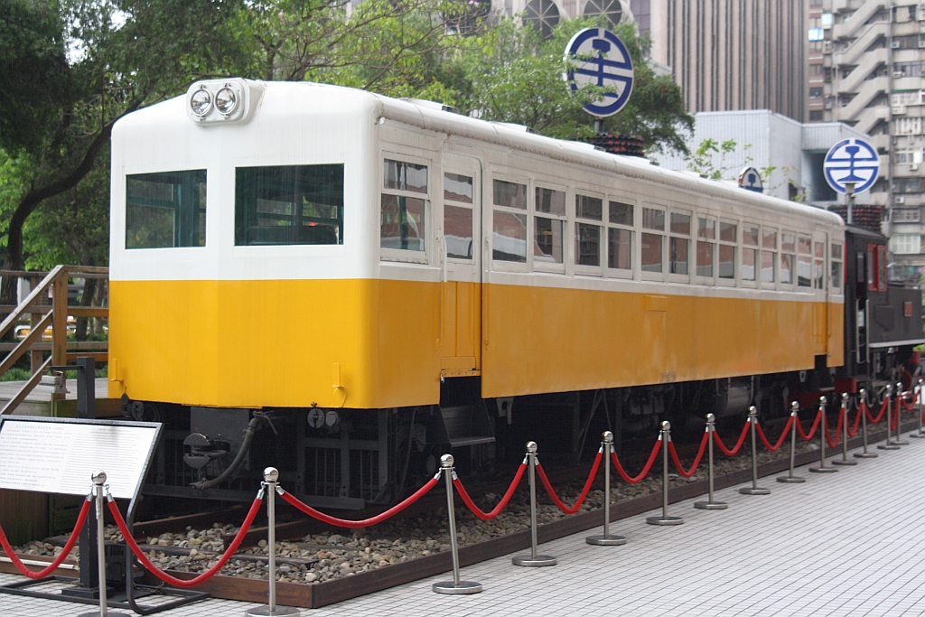 LDR2201, aufgestellt neben der Taipeh Main Station am 31.Mai 2014.