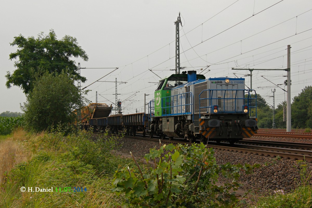 LDS vossloh G 1700BB mit einem Bauzug am 11.07.2014 in Köln Porz Wahn.