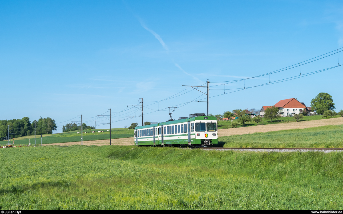 LEB Be 4/8 34 am 17. Mai 2017 als Schnellzug 47 zwischen Sugnens und Fey.