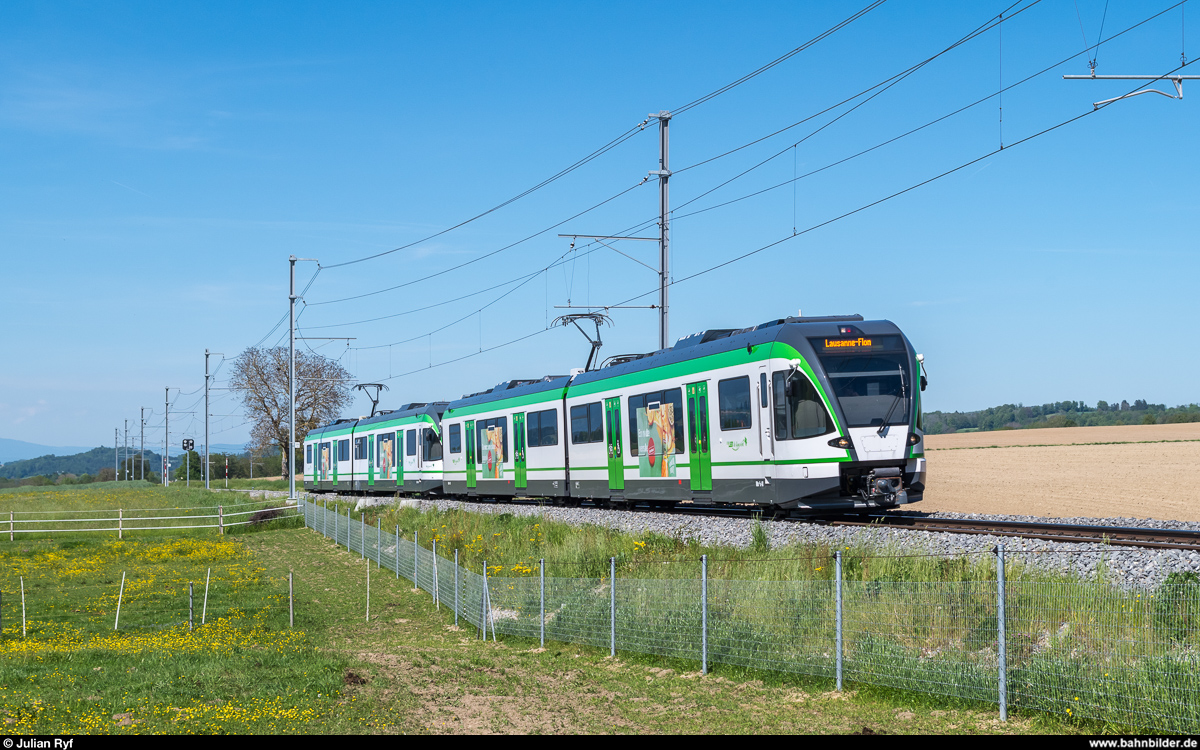 LEB RBe 4/8 48 und ein Schwesterfahrzeug am 17. Mai 2017 als Regio kurz vor Fey.