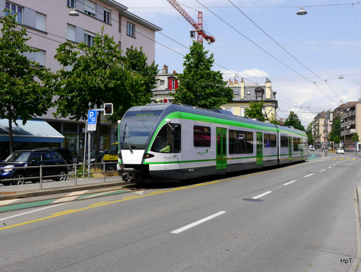LEB - Triebwagen RBe 4/8 45 unterwegs in Lausanne am 14.06.2015