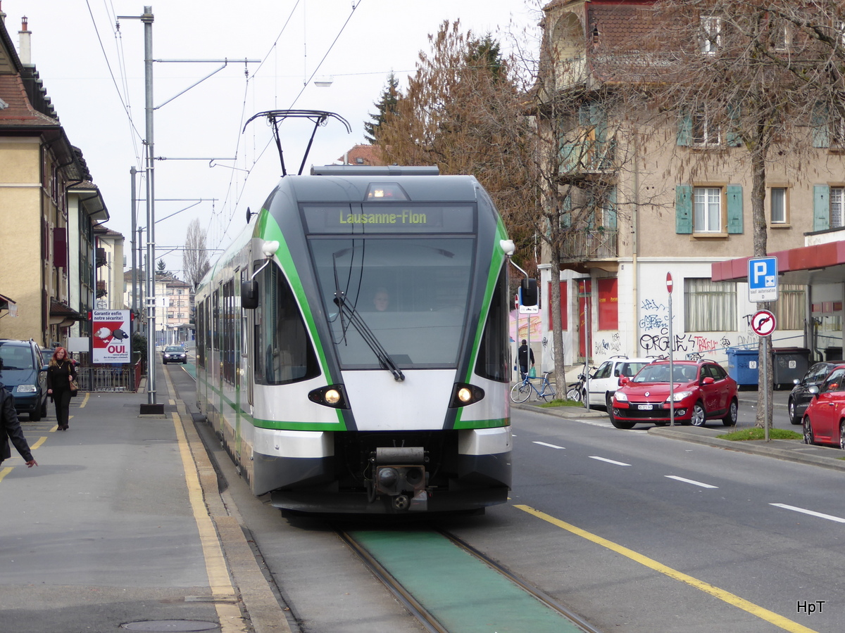 LEB - Triebwagen RBe 4/8 42 unterwegs in Lausanne am 18.02.2016