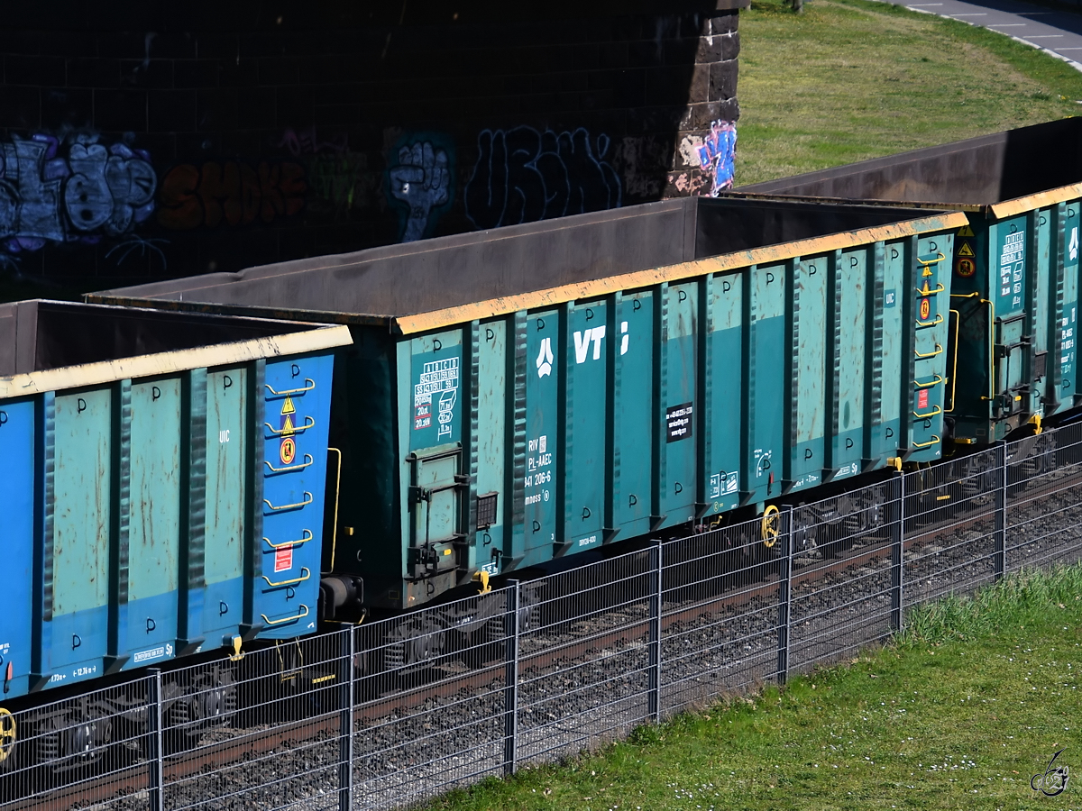 Leere polnische offene Güterwagen Ende April 2021 in Duisburg-Hochfeld.