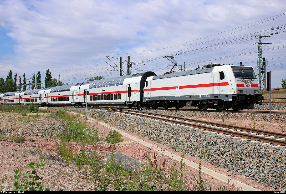 Leerfahrt zweier IC2-Garnituren mit 146 561-6 und 146 551-7 (kalt) DB in Halle (Saale), Karl-von-Thielen-Straße, auf der Ostumfahrung für den Güterverkehr Richtung Süden.
[26.6.2018 | 14:55 Uhr]