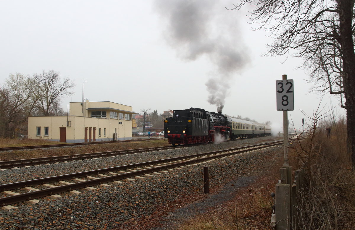 Leerreisezug mit der 41 1144 Tender voran in Weida auf dem Bahnhof am 24.03.2019