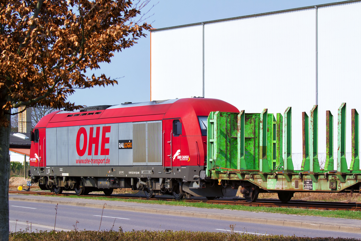 Leerwagen bereitgestellt zur Holzverladung mit einer OHE-Lok ER 20D von Siemens. - 22.04.2013