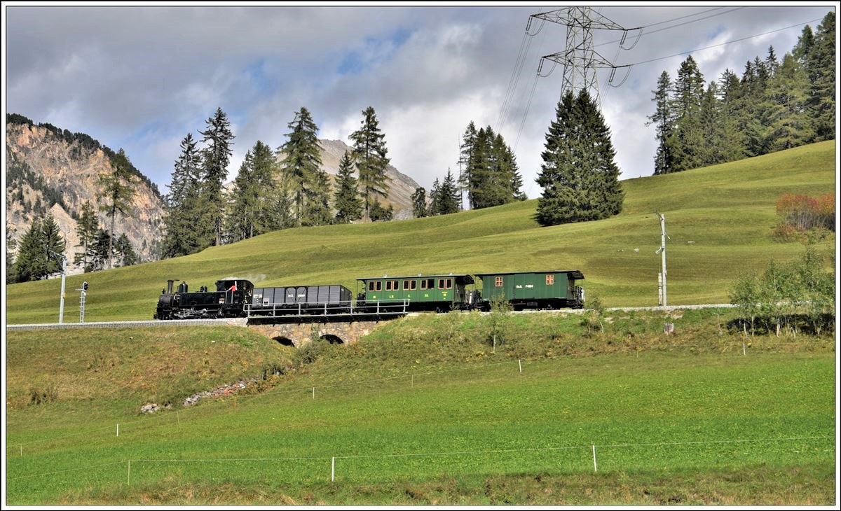 Leerzug 9133 mit G 3/4 11  Heidi  oberhalb Bergün auf der Fahrt nach Samedan. (30.09.2019)
