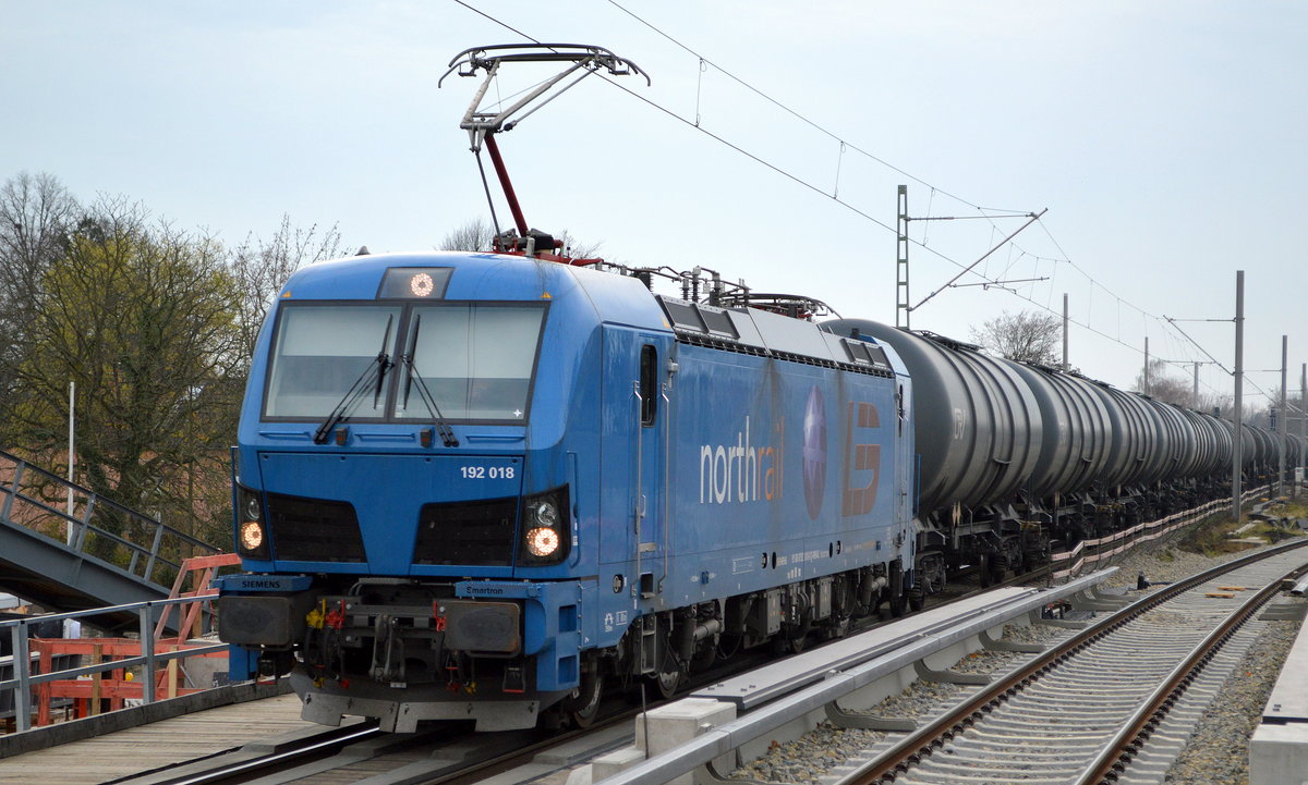 LEG - Leipziger Eisenbahnverkehrsgesellschaft mbH, Leipzig [D] mit  192 018   [NVR-Nummer: 91 80 6192 018-0 D-NRAIL] und Kesselwagenzug (leer) Richtung Stendell am 04.12.20 Berlin Karow.