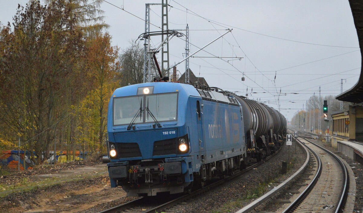 LEG - Leipziger Eisenbahnverkehrsgesellschaft mbH, Leipzig [D] mit der Smartron  192 018   [NVR-Nummer: 91 80 6192 018-0 D-NRAIL] und einem Kesselwagenzug (leer) Richtung Stendell am 16.11.22 Berlin Buch.