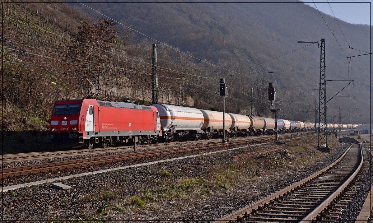 Leider aus der Gegenrichtung kam am 31. Januar 2014 die 185 405-8 in Kaub im Rheintal entgegen.