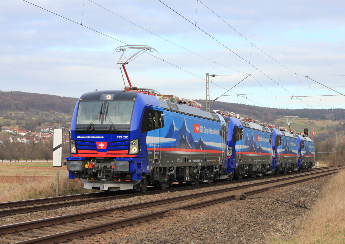 Leider hat das Wetter im Remstal beim Motiv der Begierde bereits die Segel gestrichen: 192 522  Elbe  + 193 523  Lahn  + 193 52  Diveria  + 193 521  Donau  als Lz 40283 Regensburg-Basel am 21.02.2020 zwischen Grunbach und Beutelsbach. An dieser Stelle geht auch ein dickes Dankeschön an den Melder und auch an die zuvor gut funktionierende Meldekette. 