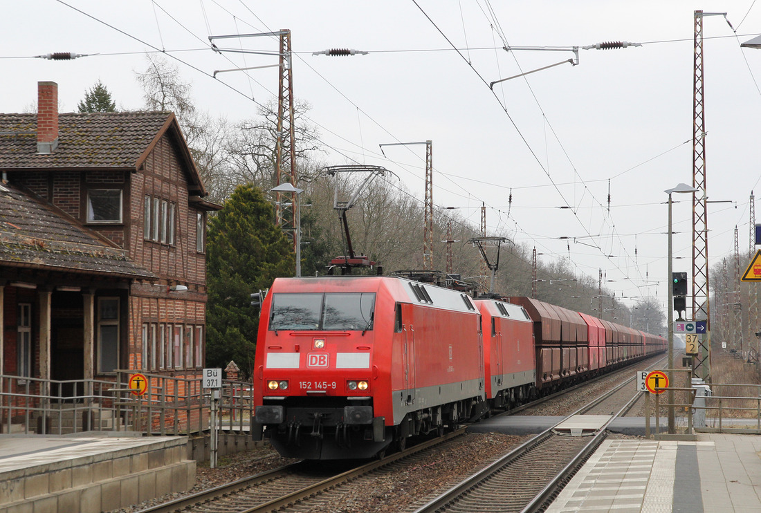 Leider hingen an der leeren Rückleistung von Ziltendorf nach Hamburg an diesem Tag keine Vectron-Lokomotiven.
Der mit 152 145 + 152 097 bespannte Zug wurde am 24. März 2018 in Hangelsberg dokumentiert.
