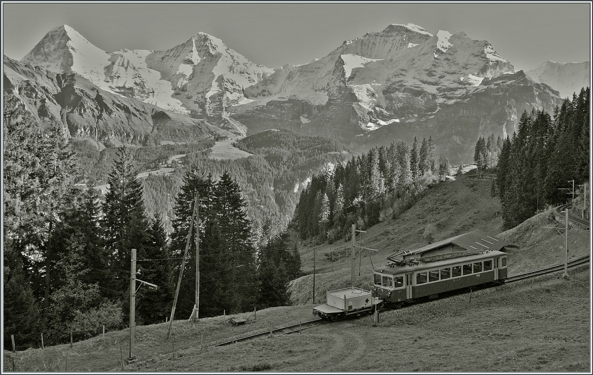 Leider lag die Bahnstrecke schon im Schatten, so das ich bei diesem Bild zu S/W griff. BLM Regionalzug auf dem Weg nach Mürren kurz nach der Abfahrt in Grütschalp vor Eiger, Mönch und Jungfrau.
24. Okt. 2013