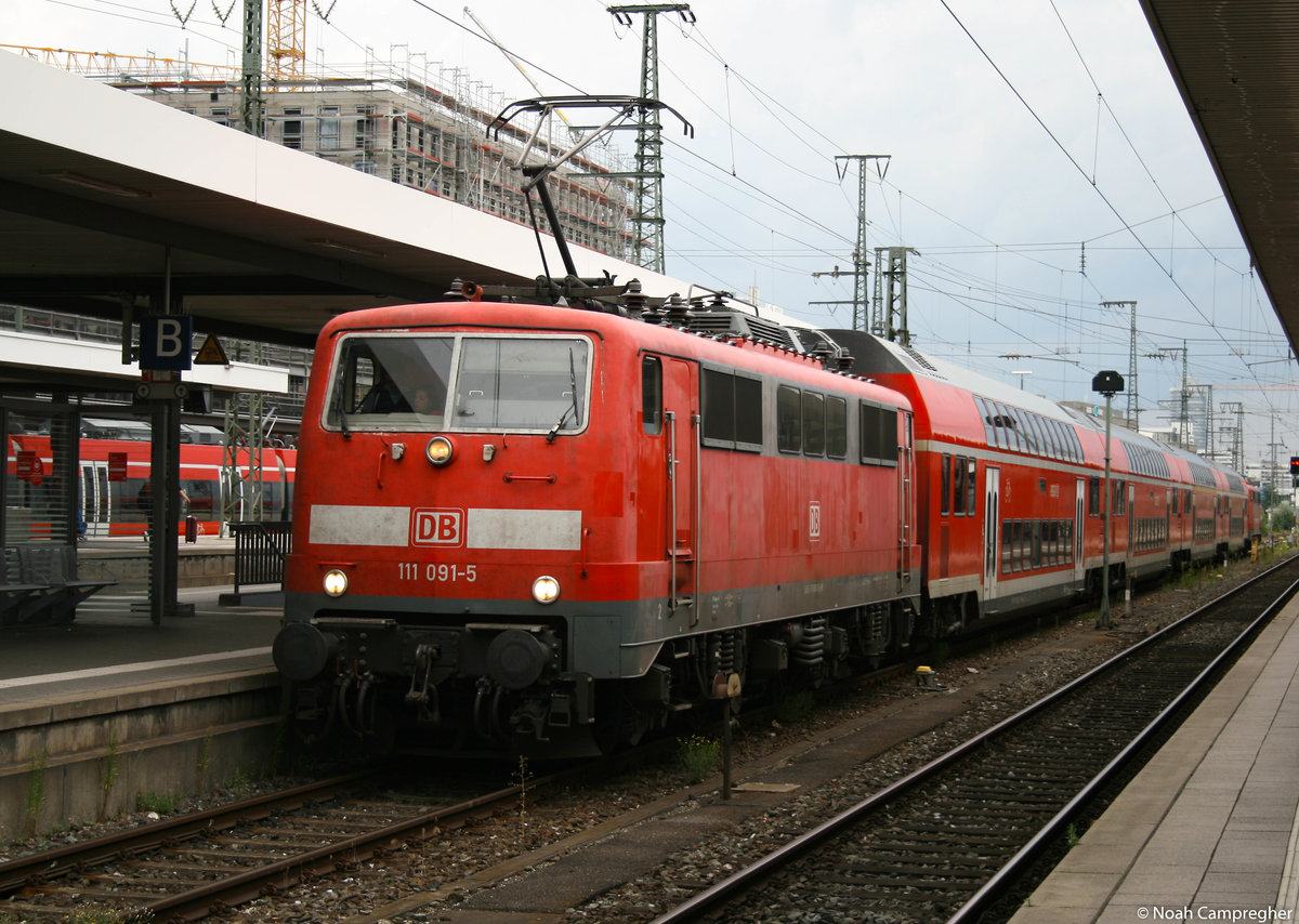 Leider ohne bekanntem Datum 111 091 gerade gekommen aus München mit einer weiteren 111 am Zugschluss steht in Nürnberg Hauptbahnhof. 
Unbekanntes Datum, Nürnberg Hbf