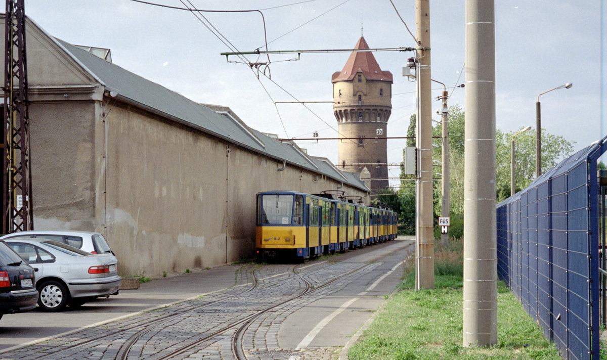 Leipzig LVB: Abgestellte Straßenbahnen der Typen T6A2 (= LVB-Typ 35) und B6A2 (= LVB-Typ 67) im Straßenbahnhof Paunsdorf. Datum: 14. Juli 2008. - Scan von einem Farbnegativ. Film: Kodak Film FB 200. Kamera: Leica C2.
