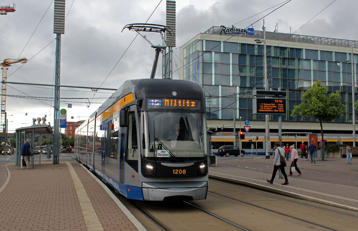 Leipzig LVB SL 15 (NGT12 (LVB-Typ 38) 1208) Augustusplatz am 25. Juli 2017.