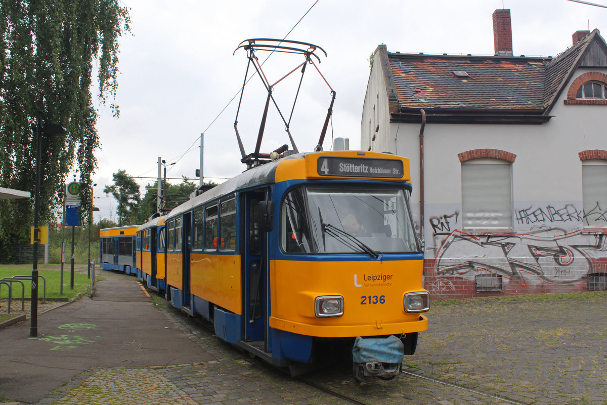 Leipzig LVB SL 4 (T4D-M1 (LVB-Typ 33c) 2136) Gohlis, Landsberger Straße (Endstelle) am 25. Juli 2017.