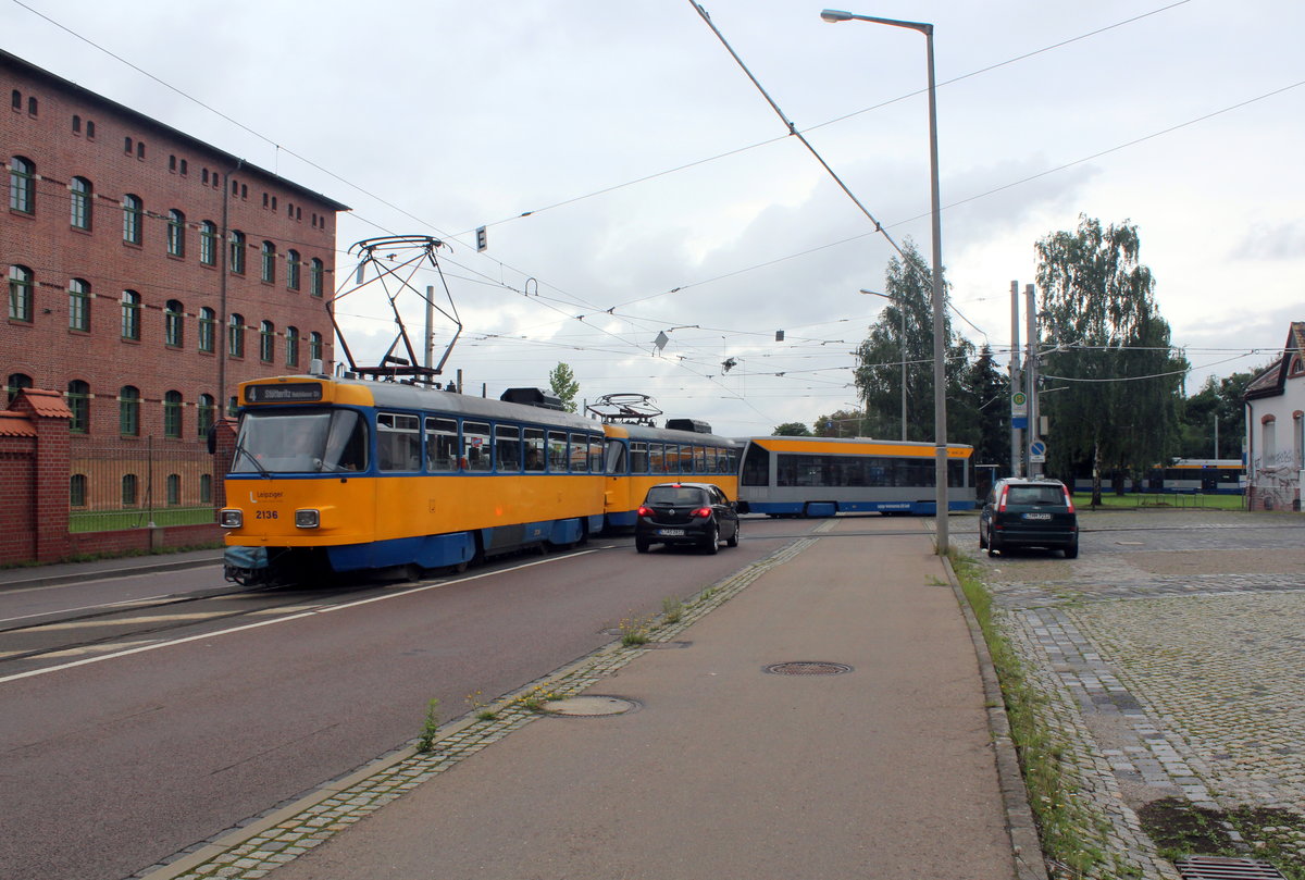 Leipzig LVB SL 4 (T4D-M1 (LVB-Typ 33c) 2136) Gohlis, Landsberger Straße am 25. Juli 2017.