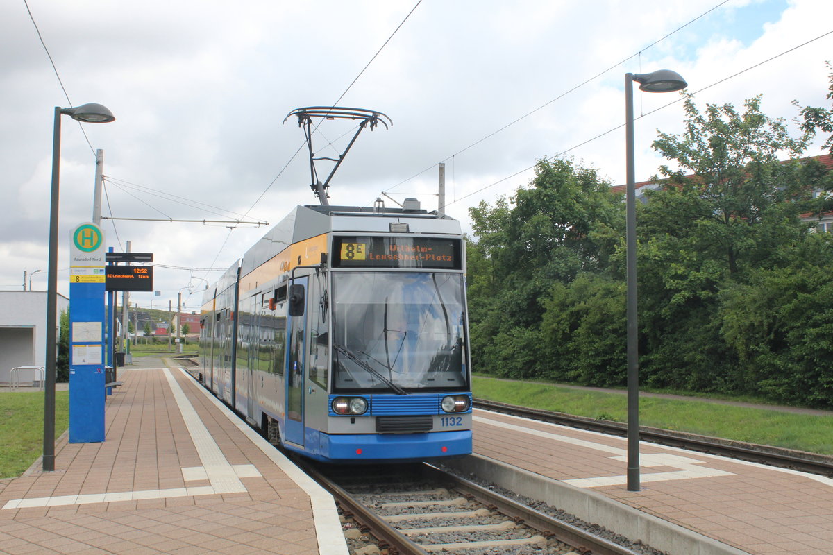 Leipzig LVB SL 8E (DWA NGT8 (LVB-Typ 36) 1132) Paunsdorf Nord (Endstelle - Einstieg) am 25. Juli 2017.