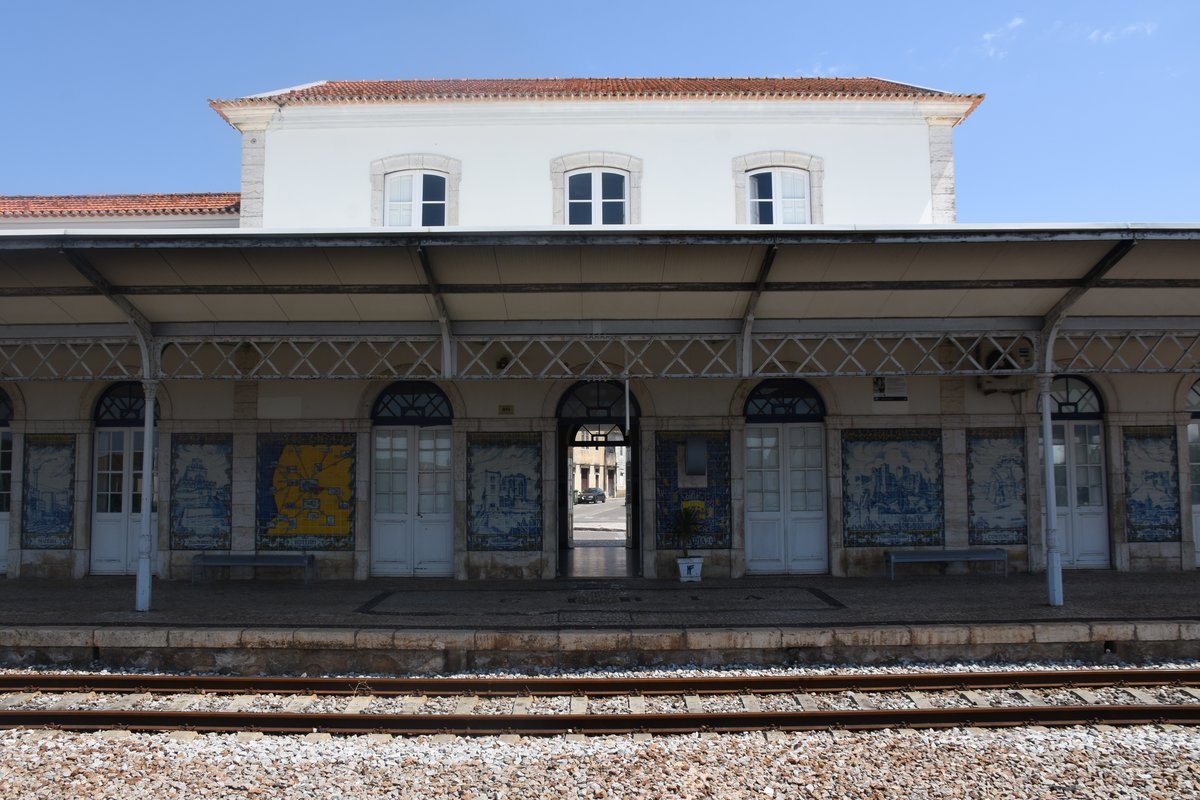 LEIRIA (Distrikt Leiria), 23.08.2019, Bahnhofsgebäude